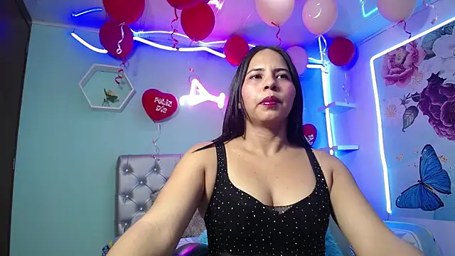 nicol ross19 online show from February 2026 12:51:01 AM