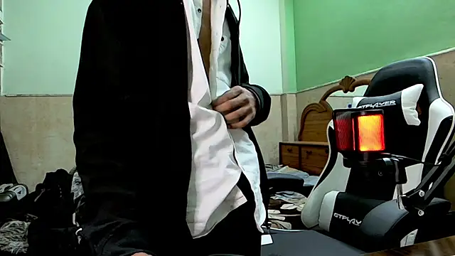 Snapshot of vincenzox7 chatting on February 2026 03:30:02 PM vincenzox7 online show from February 2026 03:30:02 PM