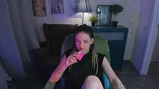 SarahShelby online show from June 2026 10:23:02 PM