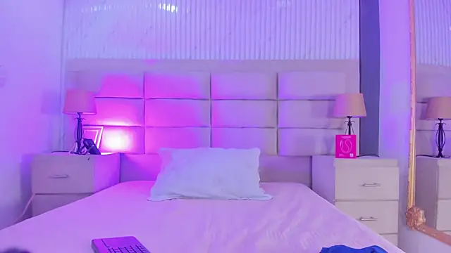 ManuelaEvans  online show from February 2026 09:00:02 PM