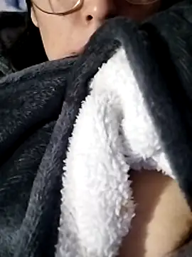 Snapshot of vanNe78 chatting on December 2025 07:26:02 AM vanNe78 online show from December 2025 07:26:02 AM