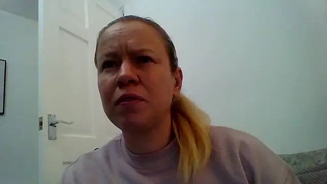 Snapshot of jennyblondeuk chatting on January 2026 08:54:02 PM jennyblondeuk online show from January 2026 08:54:02 PM