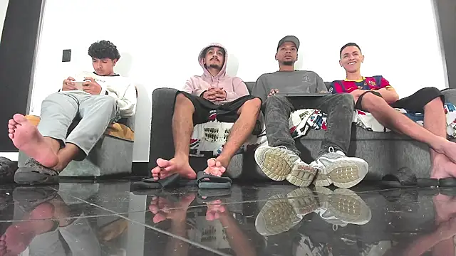 Snapshot of colombian_alphas chatting on December 2025 04:30:02 AM colombian alphas online show from December 2025 04:30:02 AM