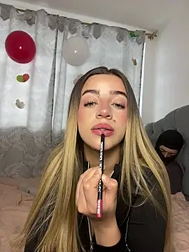 cute emmma online show from February 2026 12:45:02 PM