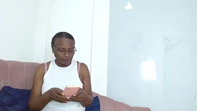 Snapshot of CleopatraIsis chatting on December 2025 07:33:02 PM CleopatraIsis online show from December 2025 07:33:02 PM