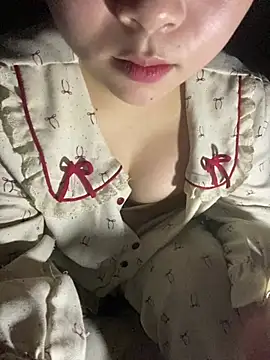 lili-roze online show from April 2026 12:32:02 PM