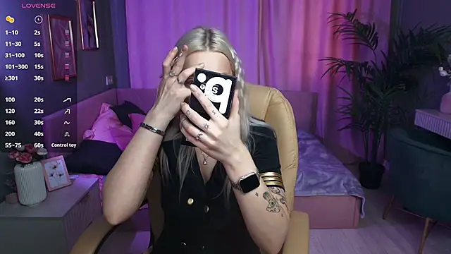 Leslie Caronn online show from April 2026 07:47:02 AM