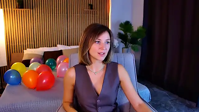 EmeraldGlow online show from June 2026 02:42:01 PM