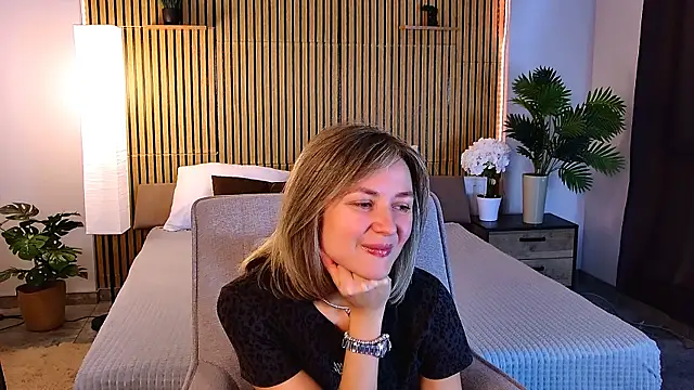 EmeraldGlow online show from June 2026 02:40:02 PM
