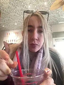 BarbieBlondieGirl online show from December 2025 03:53:01 PM