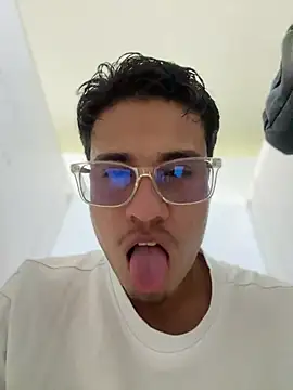 Snapshot of Latin_Paisa_Boy chatting on June 2026 08:13:01 PM Latin Paisa Boy online show from June 2026 08:13:01 PM