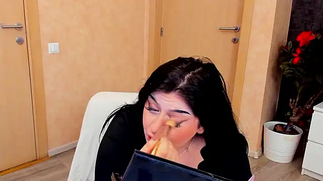 NayaNoirX online show from February 2026 07:23:02 PM