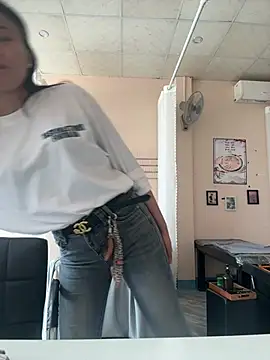 Chiipp69 online show from February 2026 05:05:02 AM