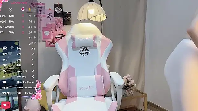 cuteqiqi online show from April 2026 02:00:01 PM