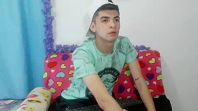 nico22love online show from February 2026 01:07:02 PM