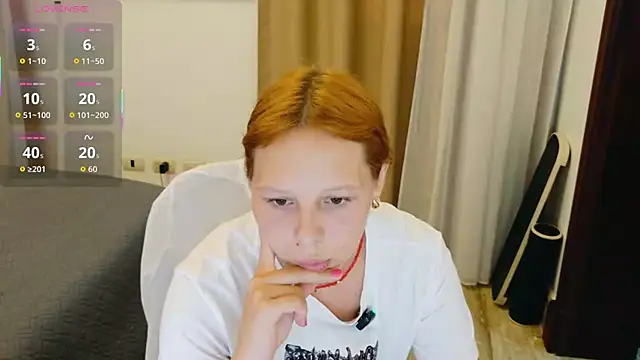 Snapshot of ViktoriaSilk chatting on July 2026 05:05:01 PM ViktoriaSilk online show from July 2026 05:05:01 PM