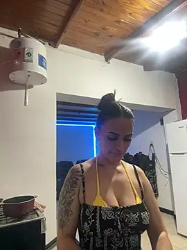 Snapshot of donatella07 chatting on January 2026 12:16:01 AM donatella07 online show from January 2026 12:16:01 AM