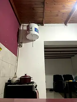 Snapshot of donatella07 chatting on January 2026 11:31:02 PM donatella07 online show from January 2026 11:31:02 PM