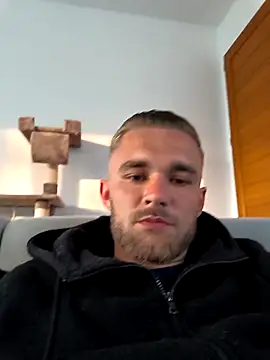 Benjamiinlt online show from April 2026 06:35:02 PM