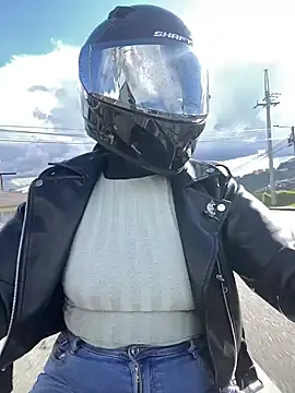 Scarlet auraa online show from March 2026 09:04:02 PM