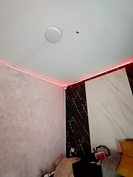 Isis Hot   online show from February 2026 12:12:01 AM