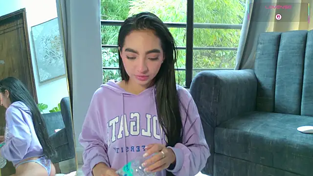 adelineevs online show from February 2026 09:51:01 PM