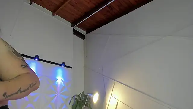 Snapshot of GabiSaenz_ chatting on March 2026 11:18:01 AM GabiSaenz online show from March 2026 11:18:01 AM