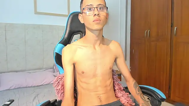 Snapshot of asher_lux chatting on February 2026 06:58:01 PM asher lux online show from February 2026 06:58:01 PM