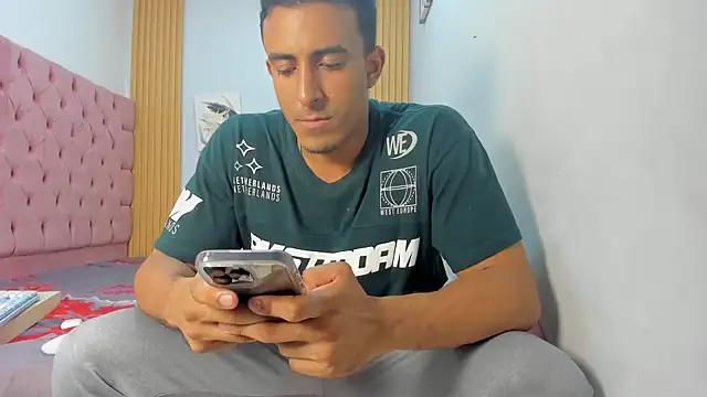 axelsavage042 online show from January 2026 08:22:01 PM