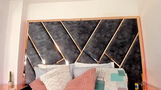 Chloe Connor online show from February 2026 12:51:02 AM