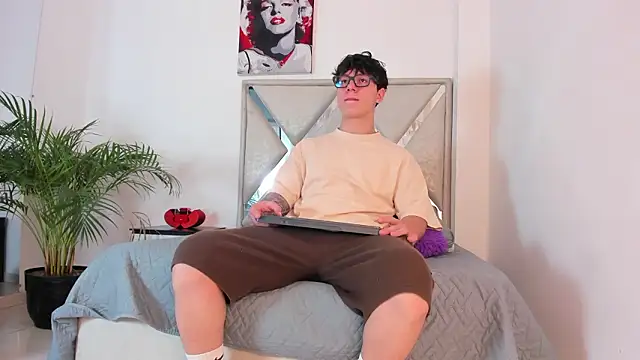 Liam saint online show from March 2026 12:09:01 PM