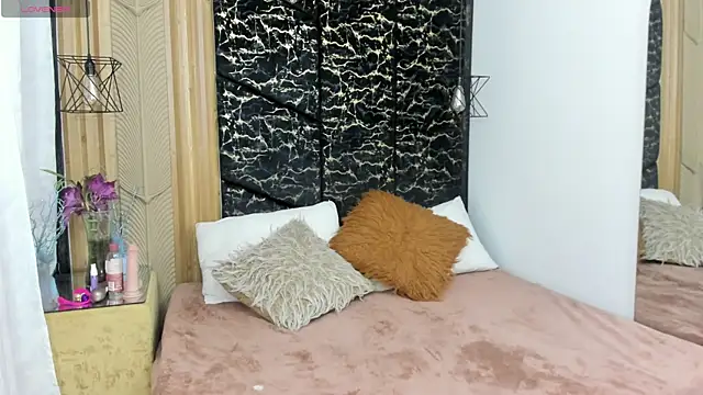 AlahiaEvansz online show from April 2026 12:43:01 PM