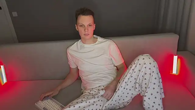 Snapshot of TeddyandMila chatting on January 2026 10:59:02 PM TeddyandMila online show from January 2026 10:59:02 PM