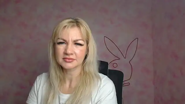 Snapshot of Madonna_Fire chatting on April 2026 06:00:02 AM Madonna Fire online show from April 2026 06:00:02 AM