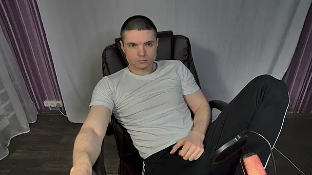 Snapshot of LoveMike1 chatting on April 2026 04:57:02 PM LoveMike1 online show from April 2026 04:57:02 PM