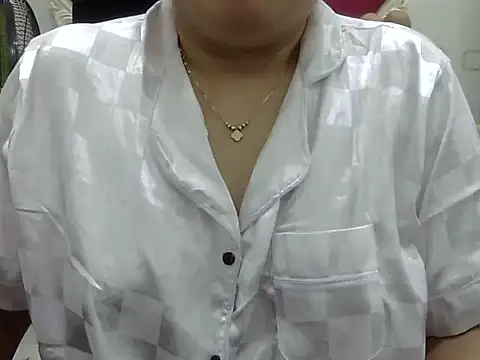 Snapshot of Sarah_no_land chatting on March 2026 02:01:01 PM Sarah no land online show from March 2026 02:01:01 PM