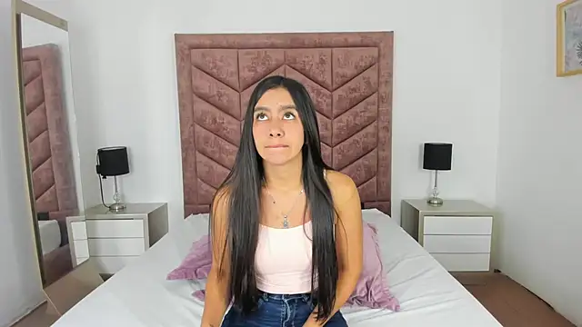 Snapshot of Zara_Cardona chatting on January 2026 11:59:02 AM Zara Cardona online show from January 2026 11:59:02 AM