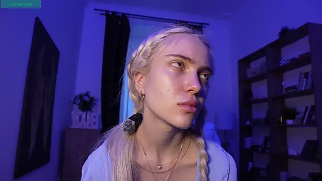 KristalCrowner online show from April 2026 02:51:02 AM