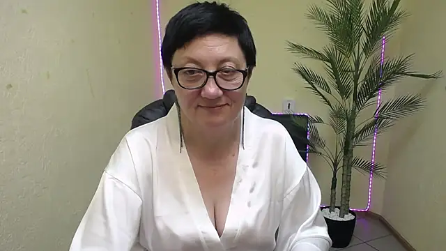 EmilyL0ve online show from May 2026 06:09:01 PM