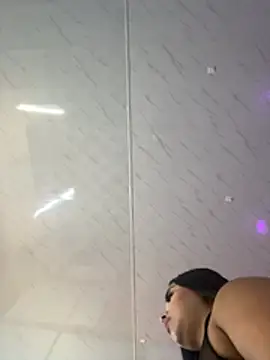 Liaevans   online show from January 2026 07:04:01 PM