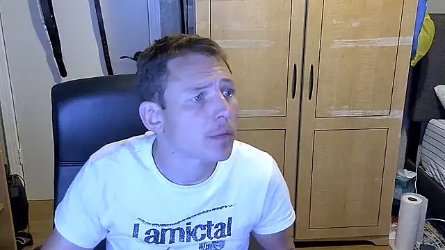 Snapshot of AurinSky chatting on June 2026 02:35:01 AM AurinSky online show from June 2026 02:35:01 AM