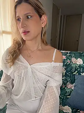 milablossom01 online show from February 2026 04:18:01 PM