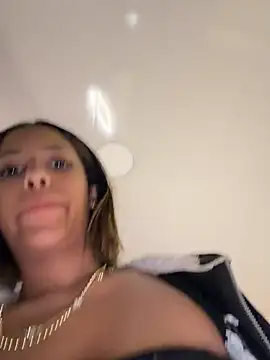 vicky bass  online show from June 2026 01:48:01 AM