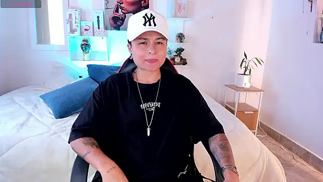 Zury Ramirez online show from March 2026 07:19:01 PM