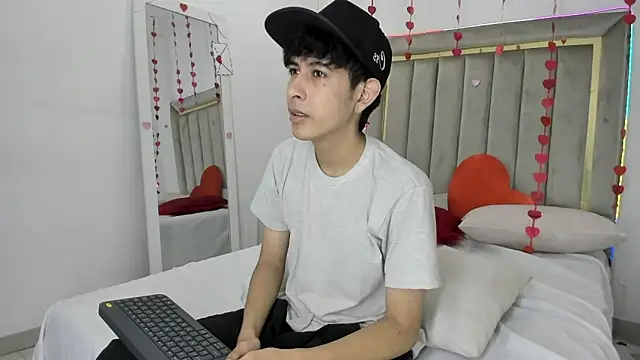 julian xx online show from February 2026 07:54:01 PM