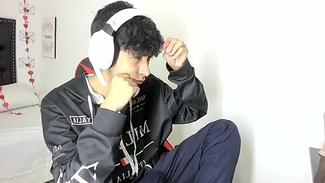 julian xx online show from February 2026 07:36:01 PM