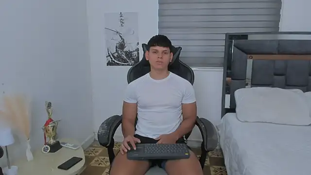 stefan leenox online show from July 2026 04:58:01 PM