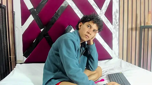 jhonaEstrada online show from January 2026 02:35:02 AM