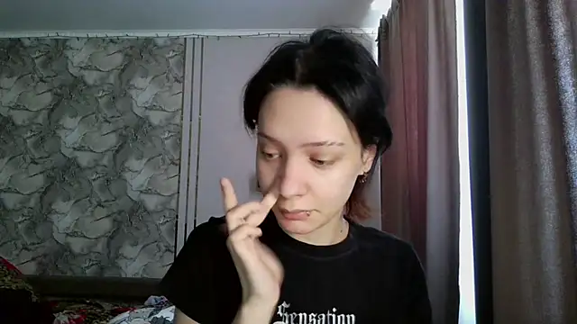 Snapshot of LxayBloom chatting on February 2026 08:10:02 AM LxayBloom online show from February 2026 08:10:02 AM