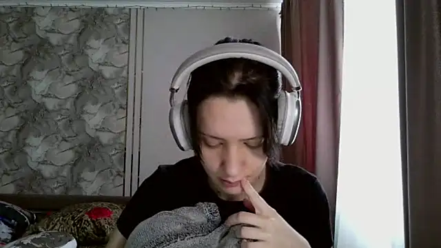 Snapshot of LxayBloom chatting on February 2026 09:10:02 AM LxayBloom online show from February 2026 09:10:02 AM